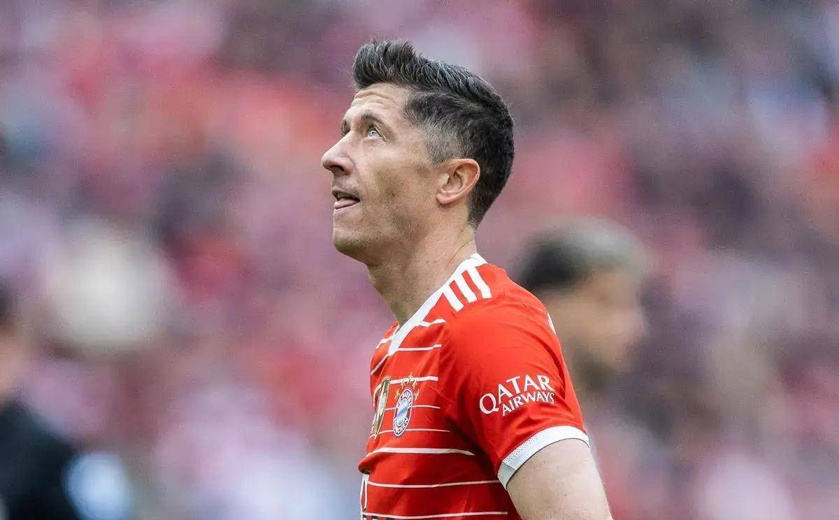 爱游戏官方网站-关于哈兰德焦点对战，莱万多夫斯基与50激战澳大利亚队分钟，大比分获胜胜负难料！观众掌声雷动的信息