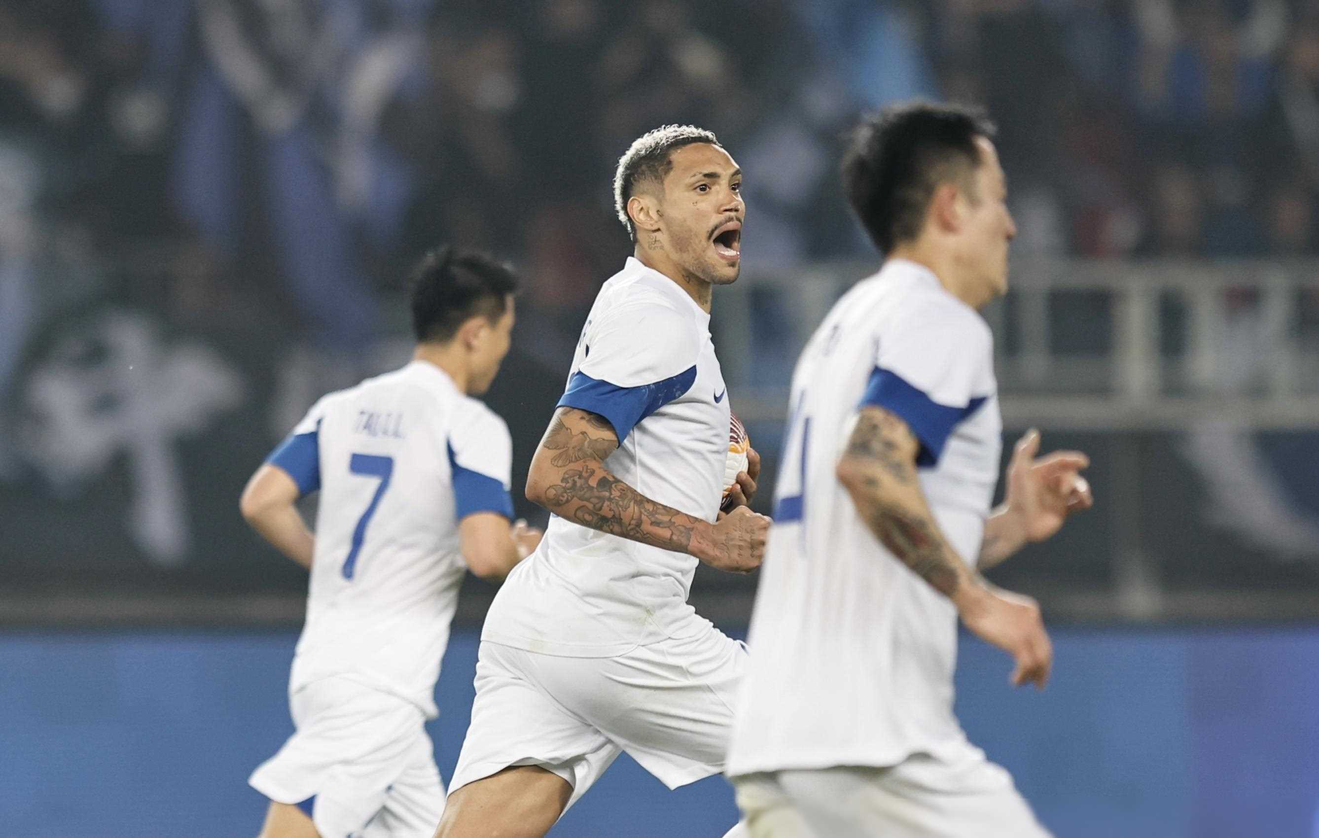 爱游戏娱乐-纳达尔温网爆冷出局