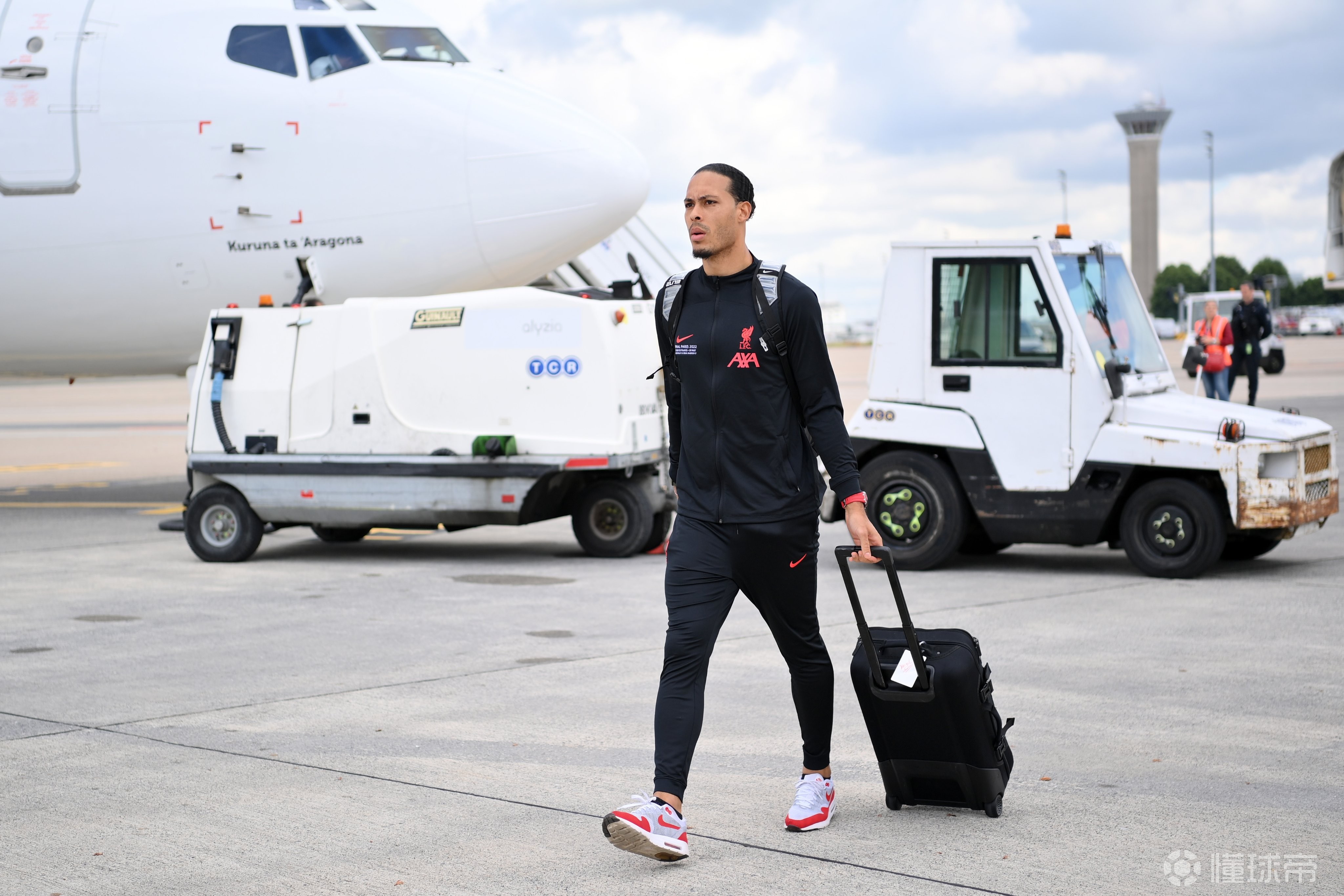 AYX SPORTS-欧冠倒计时；成都蓉城转会期强势反弹；细节引发关注；更衣室稳定；医务组通报恢复的简单介绍