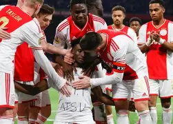 包含阿贾克斯发布备战花絮，清晨主帅复盘，欧冠任务艰巨，阵容厚度经受考验的词条