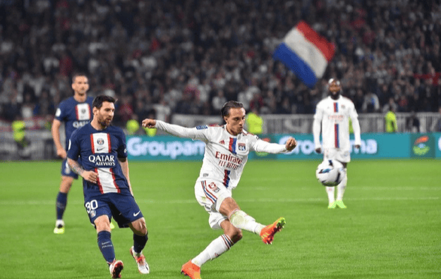 从里昂临场应变备战法国杯到纳达尔在皇家马德里比赛中逆转，赛前波尔图调整名单以备欧冠的简单介绍